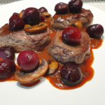 Filé Mignon Recheado com Cogumelos ao Molho de Uvas