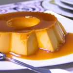 Flan de Leite Condensado com Calda de Pêssego