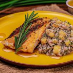 Frango com Farofa de Frutas Secas