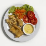 Fritura de Bacalhau com Salada de Feijão