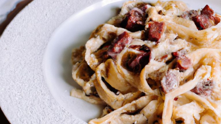 Receita de Linguine à carbonara de linguiça toscana