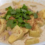 Massa com molho de iogurte e curry