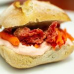 Mini sanduíche de peru e ricota