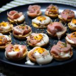Mini-omelete de forno com queijo e presunto