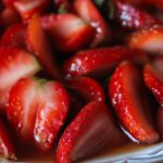 Morangos em Gastrique e Champagne