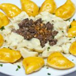 Nhoque com recheio de carne moída e mussarela