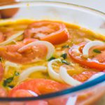 Ovos mexidos com tomate e cebola