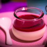 Panna Cotta com Calda de Framboesa