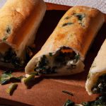 Pão de Calabresa com Escarola e Alho