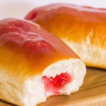 Pão Doce com Recheio de Geléia de Morango