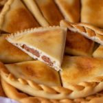 Pastel Caipira de Queijo e Salsicha