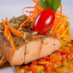 Peito de peru ao molho de manga