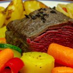 Peito de peru recheado com legumes