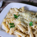 Penne ao Molho Branco com Parmesão