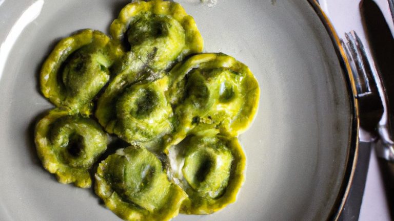 Receita de Ravióli de massa verde com mussarela de búfala