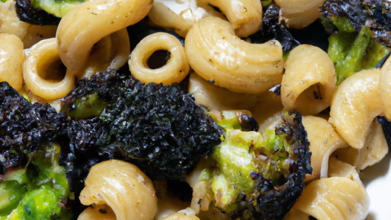 Receita de Rigatoni con broccoli, aglio olio e olive nere