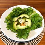 Salada de Alface Americana, Abacate e Kani
