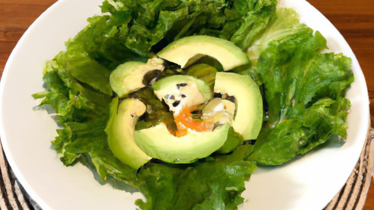 Receita de Salada de alface americana, abacate e kani
