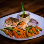 Salmão Assado com Legumes