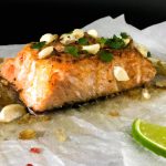 Salmão assado no papel alumínio