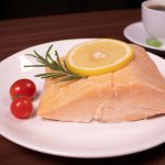 Salmão curtido em chá de jasmim