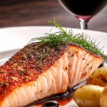 Salmão Grelhado com Vinho Tinto