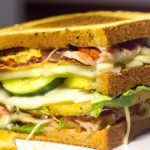 Sanduíche de abobrinha com queijo