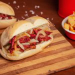 Sanduíche de Lingüiça Calabresa com Batata-Palha