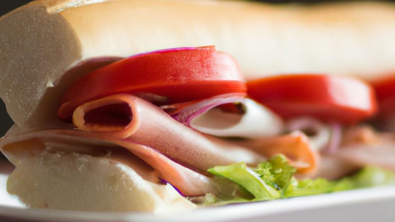 Receita de Sanduíche de Lombo Defumado com Tomate