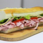 Sanduíche de Metro com Salame