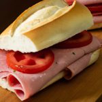 Sanduíche de Mortadela com Queijo