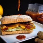 Sanduíche de Peito de Frango com Mango Chutney