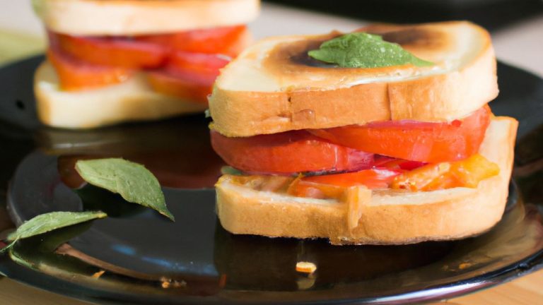 Receita de Sanduíche de Queijo com Tomate e Manjericão