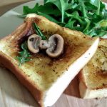 Sanduíche de Queijo e Cogumelo à Vinagrete