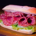 Sanduíche de Salame com Picles