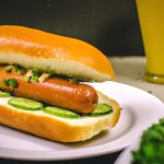 Sanduíche de Salsicha com Pepino