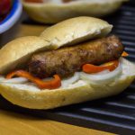 Sanduíche de Salsicha com Queijo Parmesão