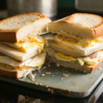 Sanduíches de Ovos Mexidos e Queijo