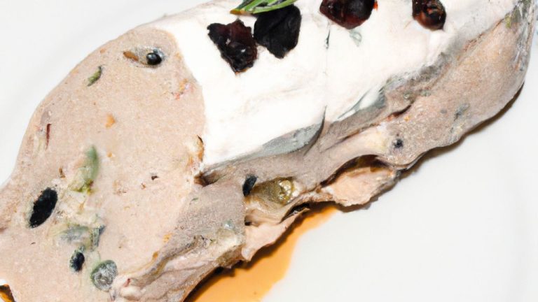 Receita de Terrine de cebolas roxas, frutas secas e especiarias ao creme roquefort