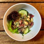 Salada ao pesto de atum com castanha-do-pará