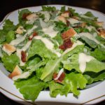 Salada Caesar com frango