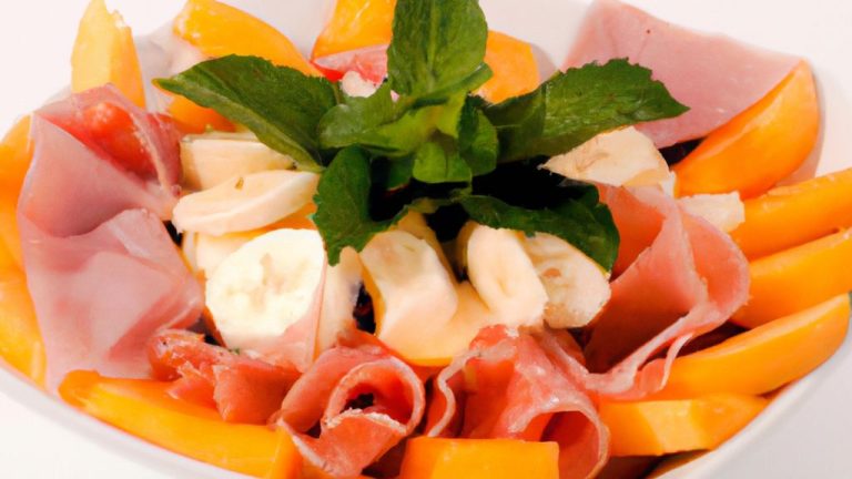 Salada com frutas e presunto
