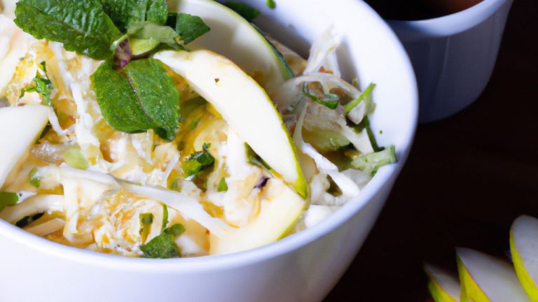 Salada de Couve com Maçã Verde e Molho de Abacaxi