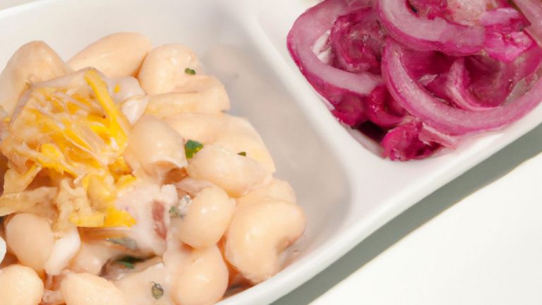 Salada de feijão fradinho com bacalhau desfiado