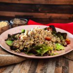 Salada de quinoa com aspargos e tomates secos