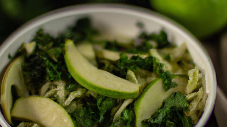 Salada detox de couve com maçã verde