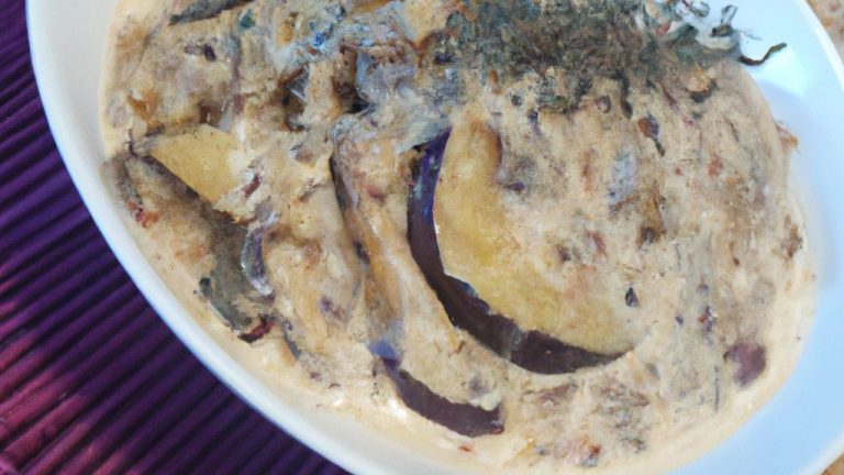 Strogonoff vegano de berinjela e palmito