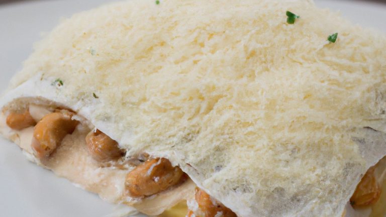 Tapioca com frango desfiado e requeijão
