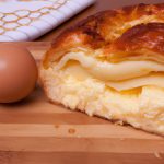 Torta de Liquidificador Recheada com Queijo