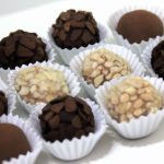 Trufas de chocolate e amendoim